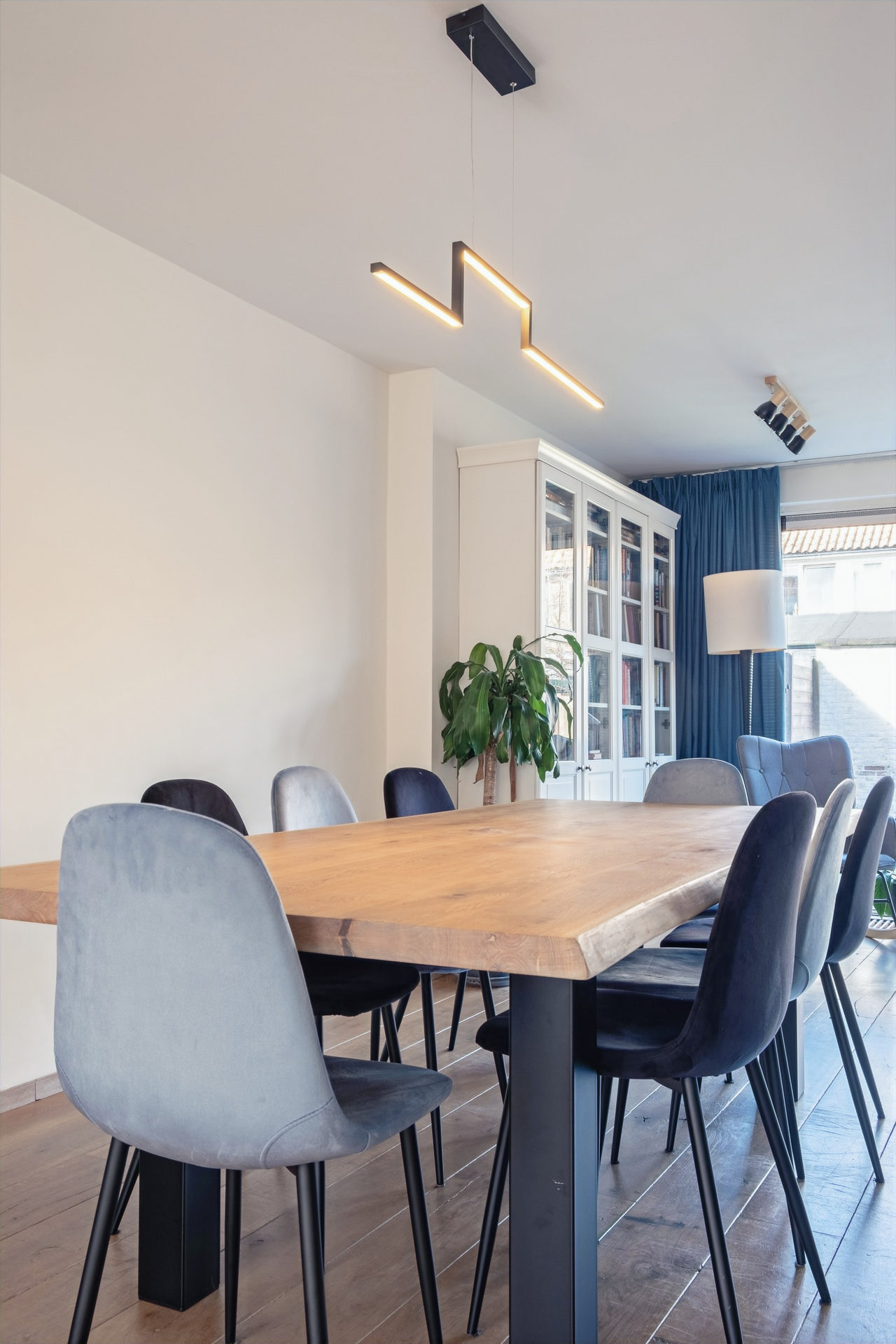 Smokey sky lounge: home interior design, photo 15 of 24