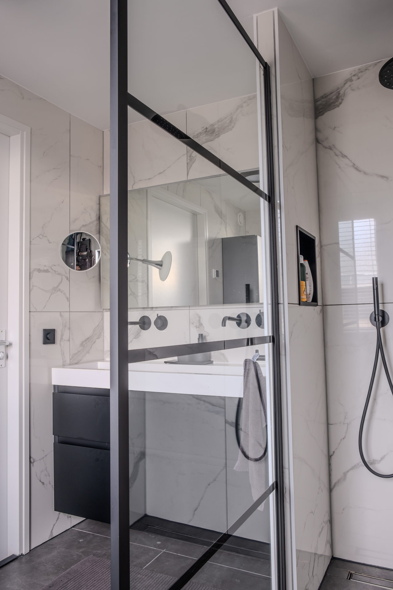 Modern- Luxury: home interior design in Amstelveen, photo 22 of 45