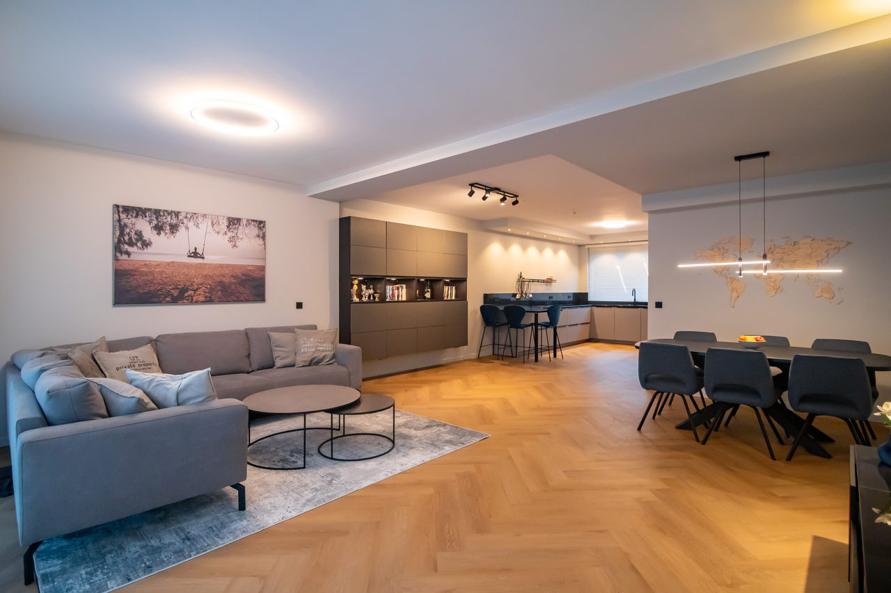 Cloudy blue: home interior design in Amstelveen, photo 1 of 31