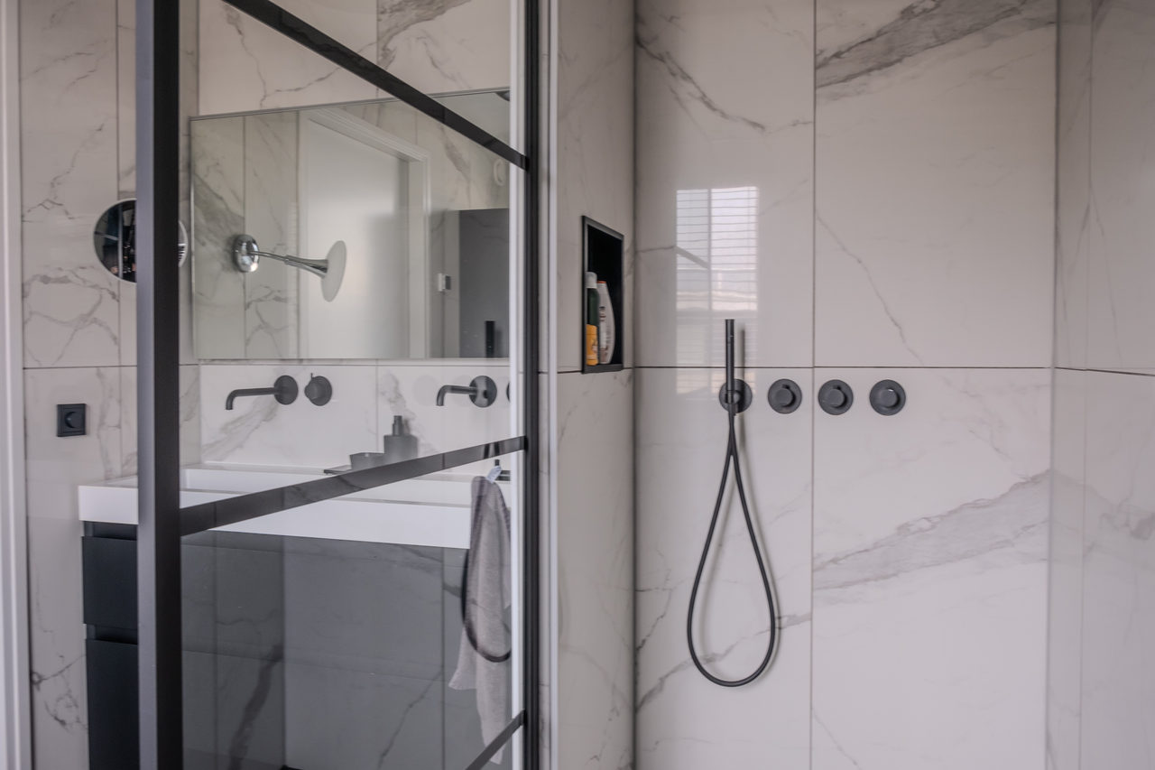 Modern- Luxury: home interior design in Amstelveen, photo 20 of 45