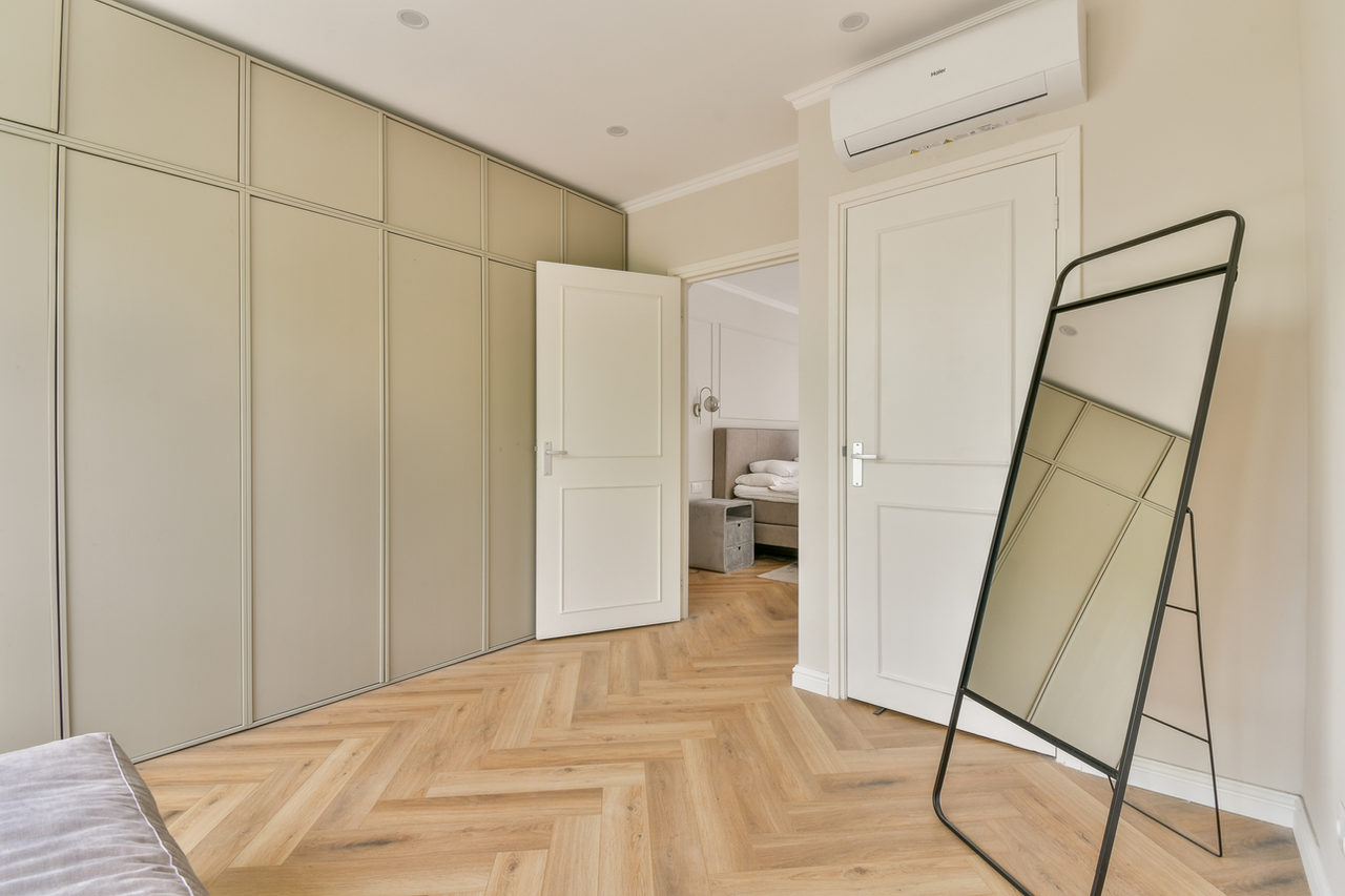Walk-in closet, Golden Sands in Amsterdam