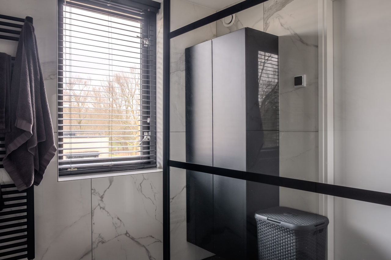 Modern- Luxury: home interior design in Amstelveen, photo 18 of 45