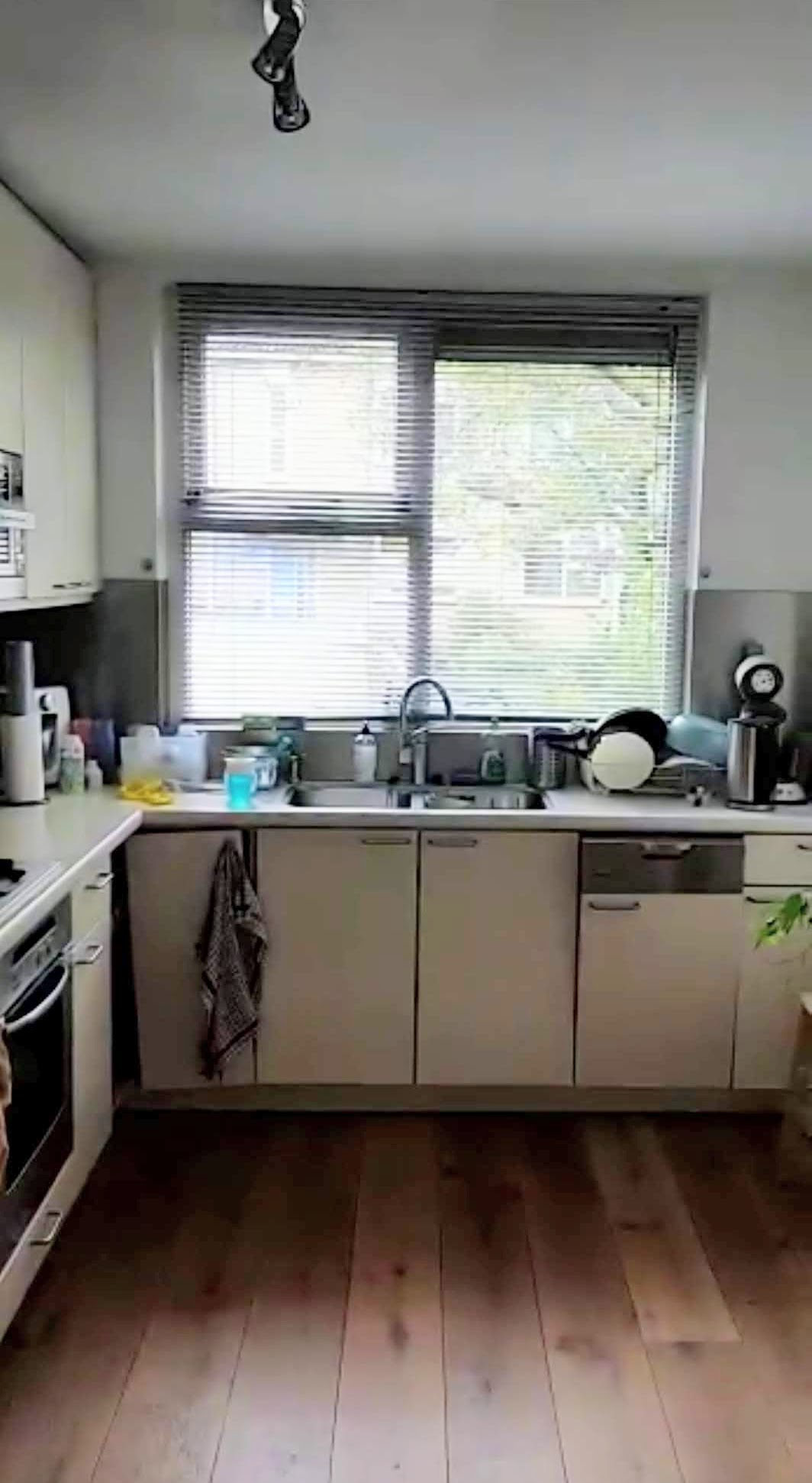 Gray modern kitchen: kitchen design in Amstelveen, photo 20 of 23