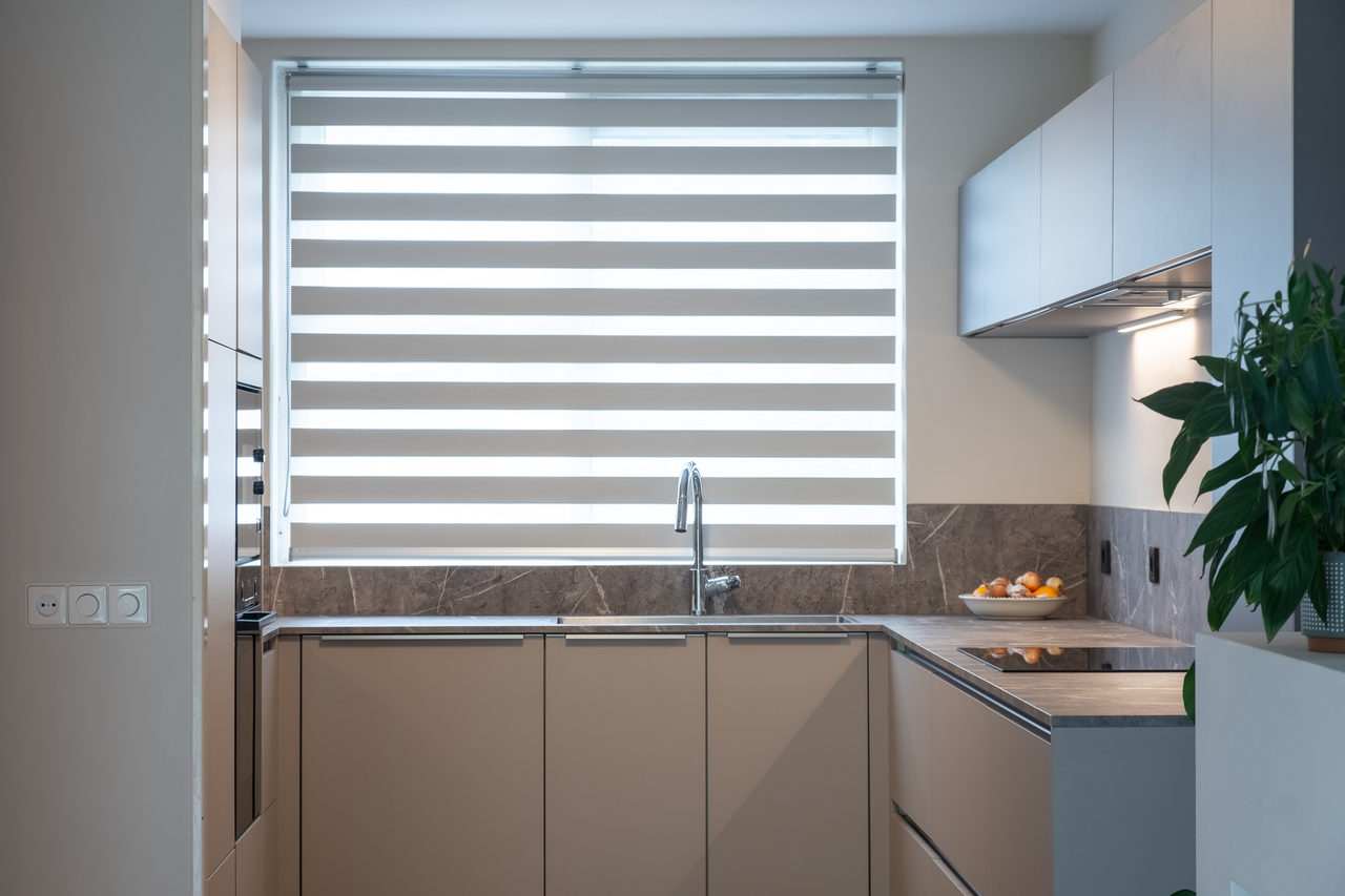 Gray modern kitchen: kitchen design in Amstelveen, photo 11 of 23