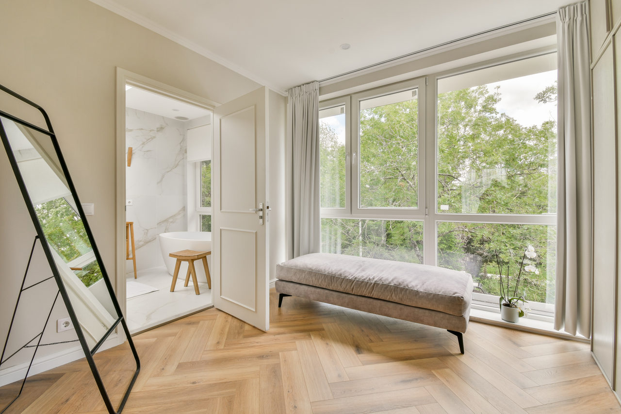 Walk-in closet, Golden Sands in Amsterdam