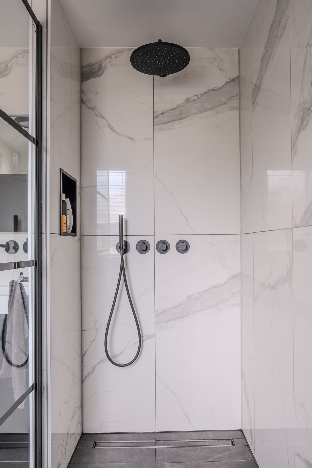 Modern- Luxury: home interior design in Amstelveen, photo 21 of 45