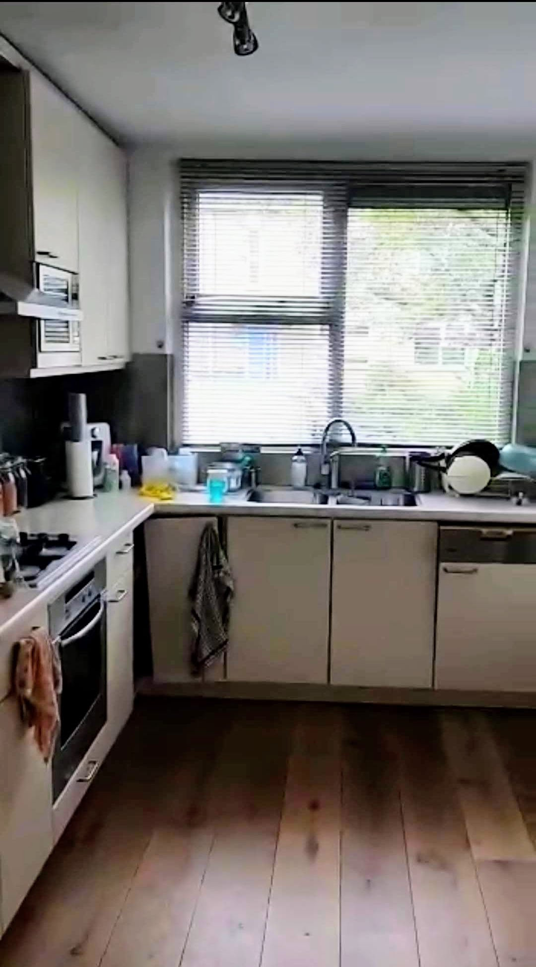 Gray modern kitchen: kitchen design in Amstelveen, photo 19 of 23