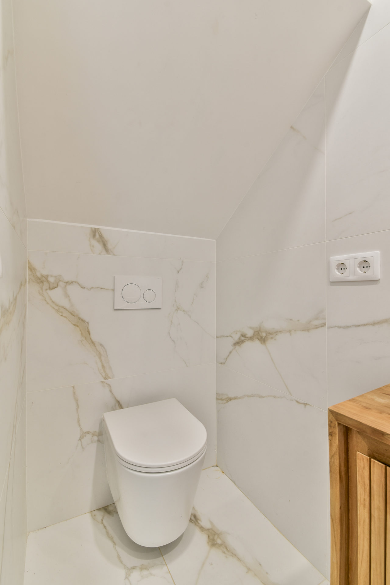 guest toilet and shower, Golden Sands in Amsterdam